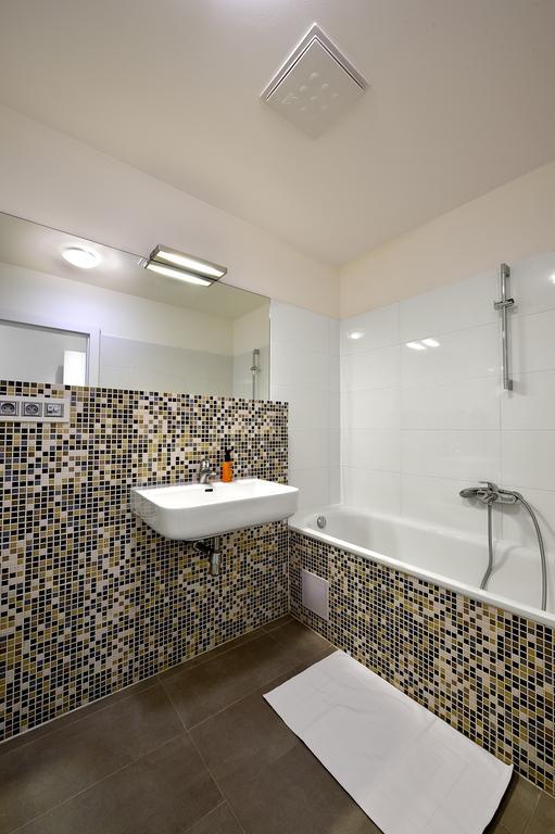 Ambiente Serviced Apartments - Dunajska Bratislava Luaran gambar