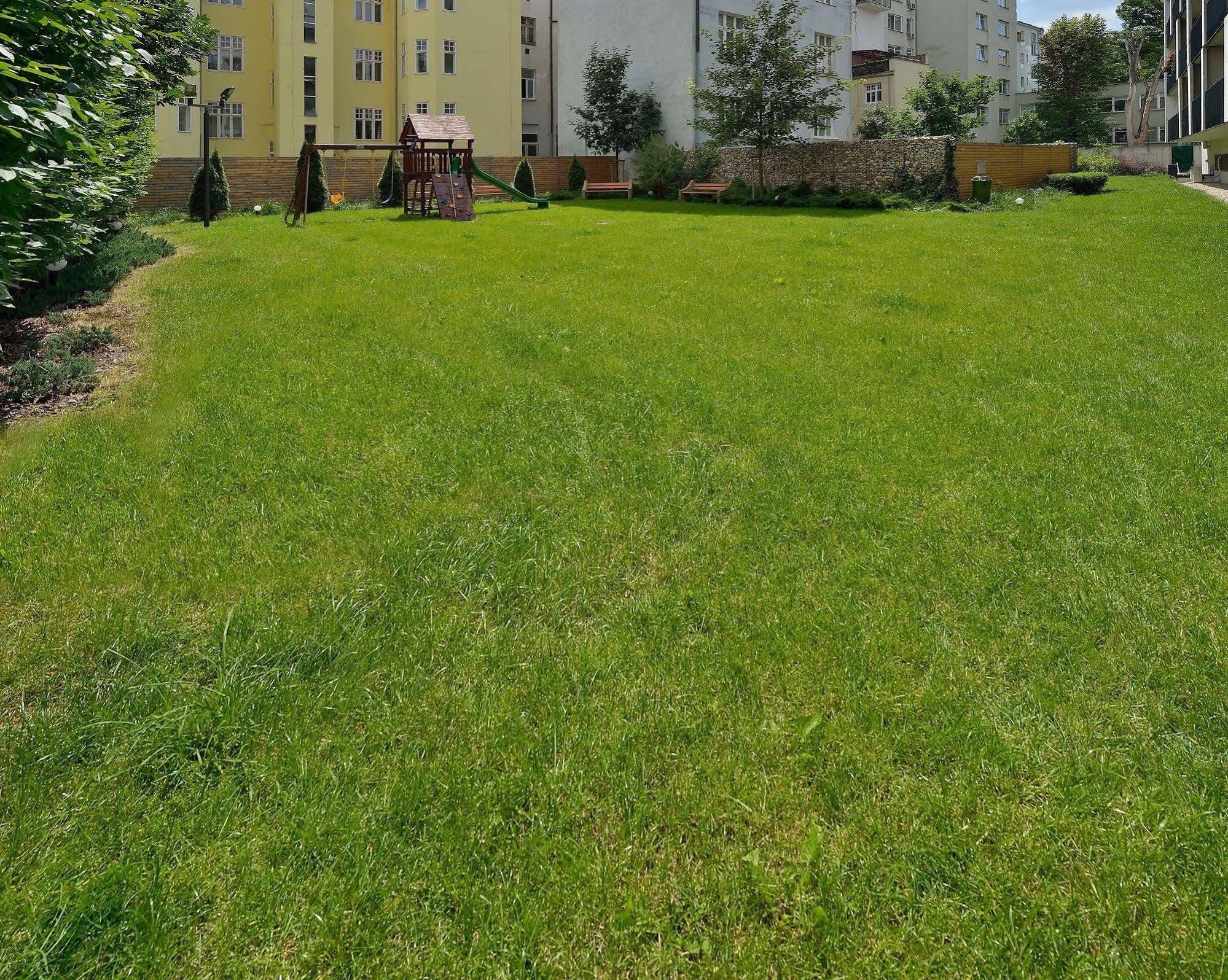 Ambiente Serviced Apartments - Dunajska Bratislava Luaran gambar