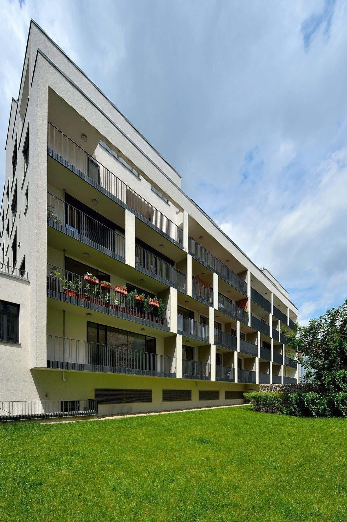 Ambiente Serviced Apartments - Dunajska Bratislava Luaran gambar