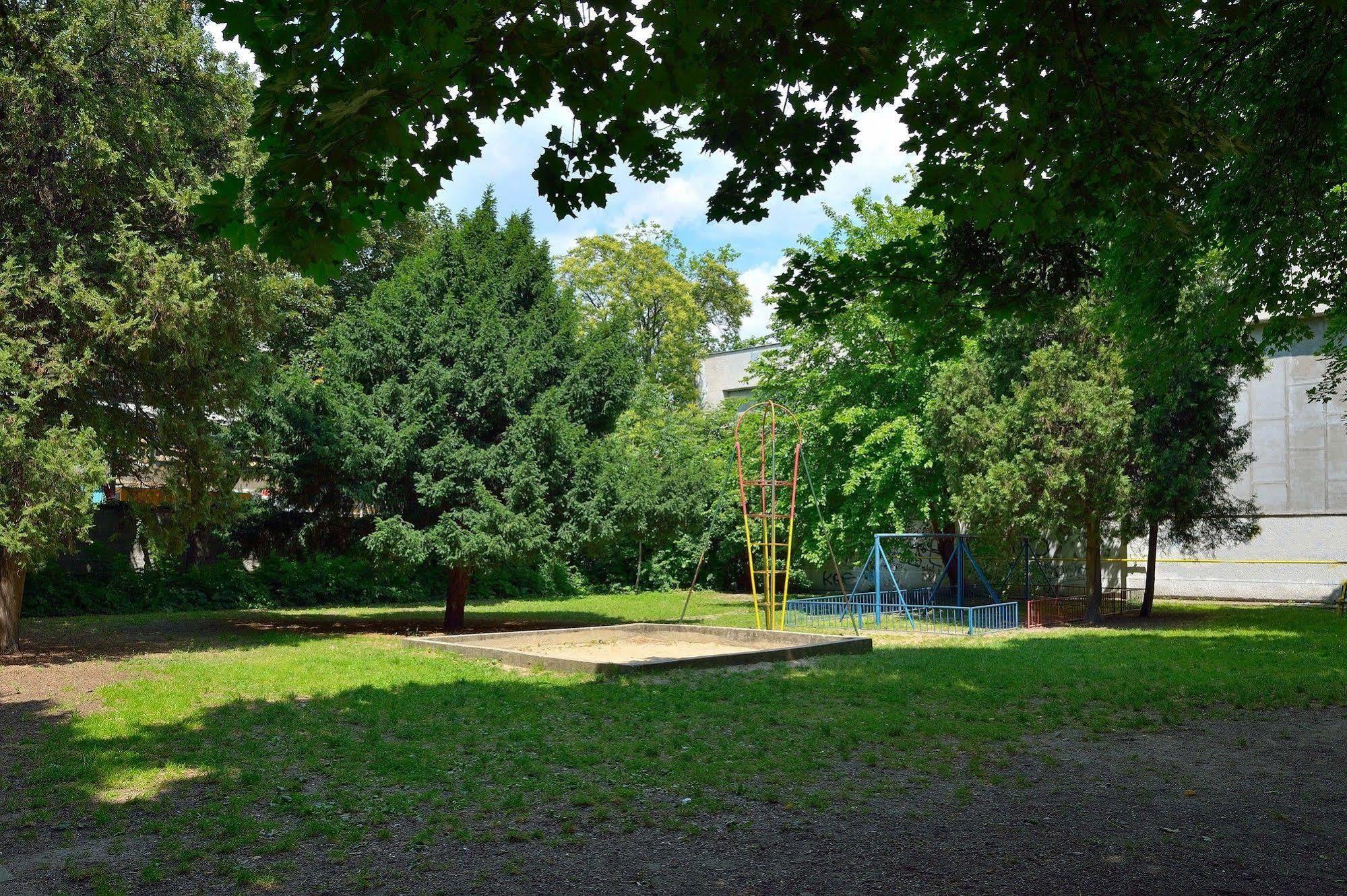 Ambiente Serviced Apartments - Dunajska Bratislava Luaran gambar