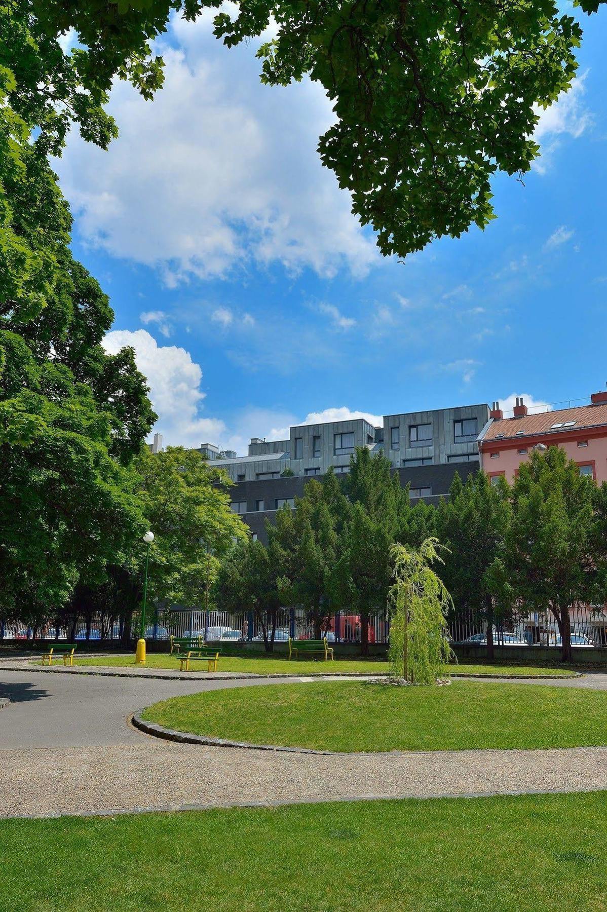 Ambiente Serviced Apartments - Dunajska Bratislava Luaran gambar