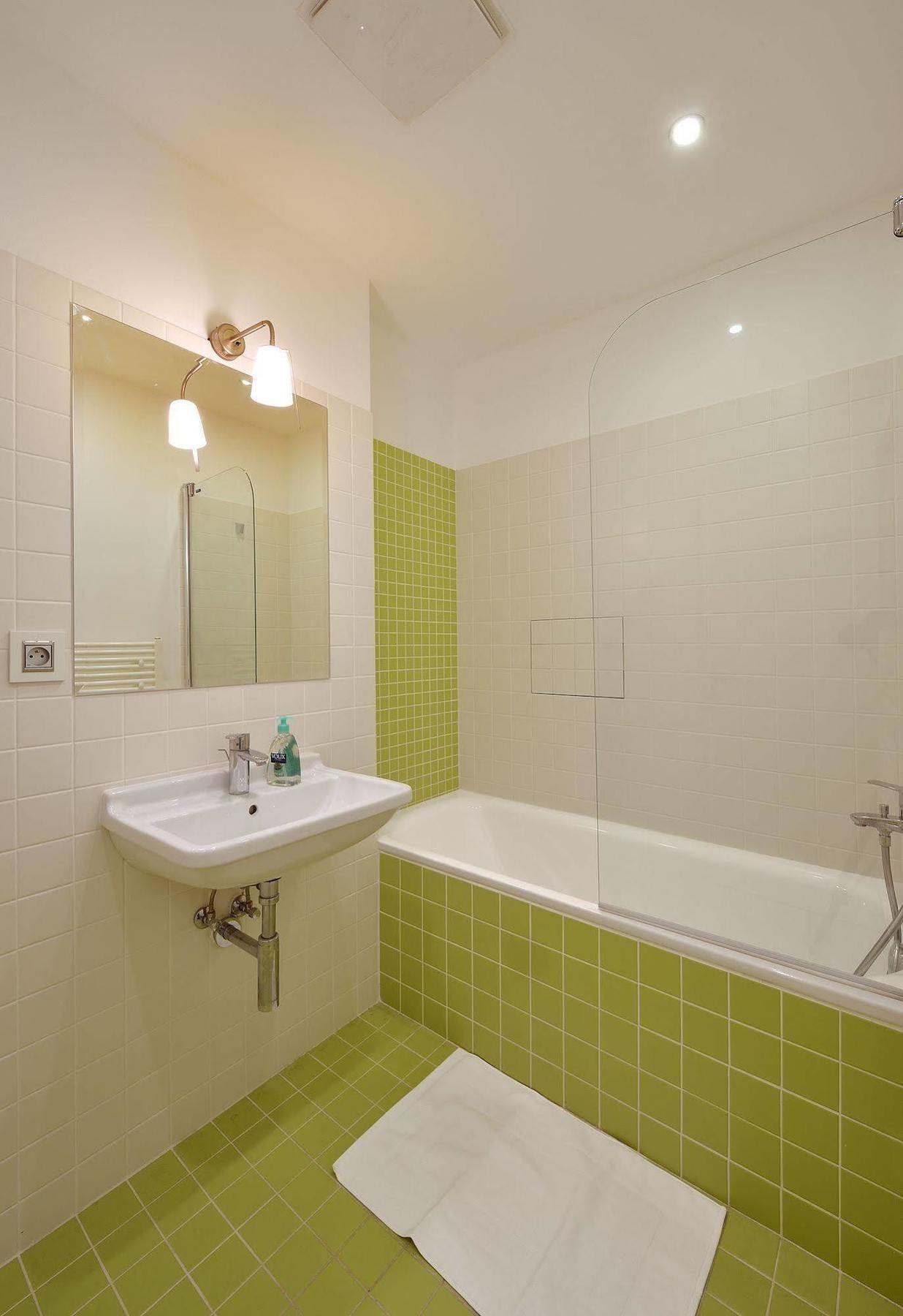 Ambiente Serviced Apartments - Dunajska Bratislava Luaran gambar