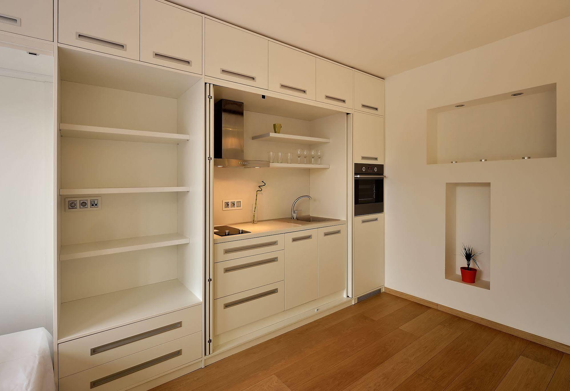 Ambiente Serviced Apartments - Dunajska Bratislava Luaran gambar