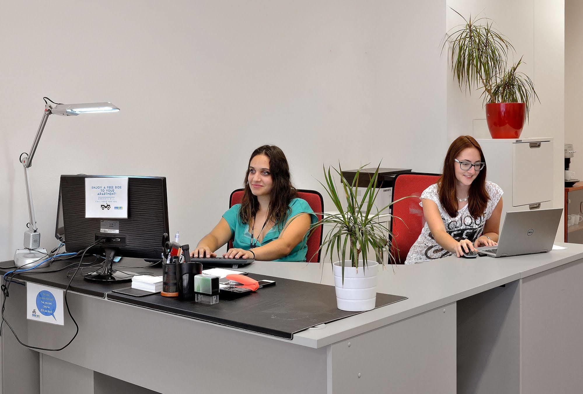 Ambiente Serviced Apartments - Dunajska Bratislava Luaran gambar
