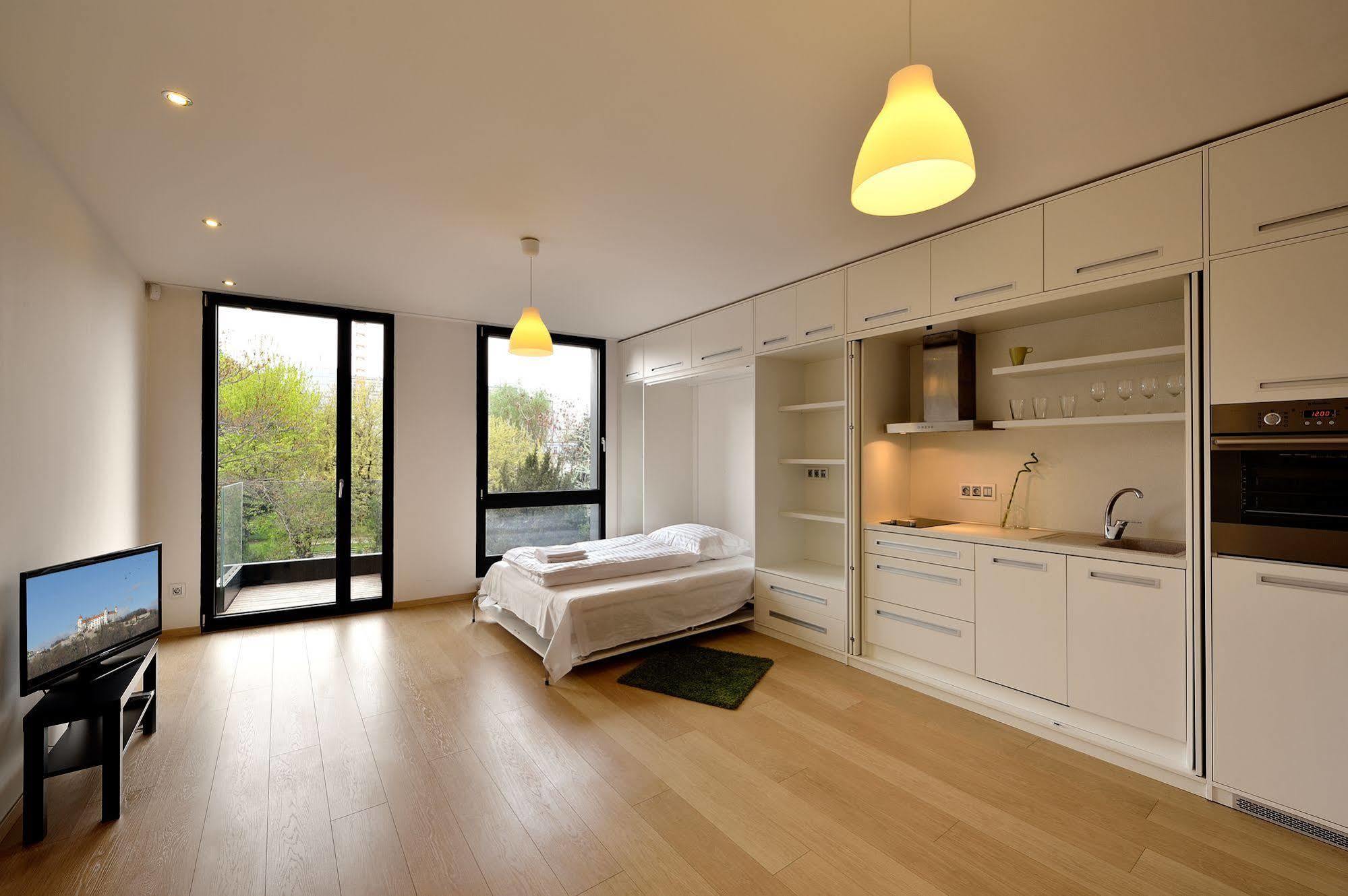 Ambiente Serviced Apartments - Dunajska Bratislava Luaran gambar