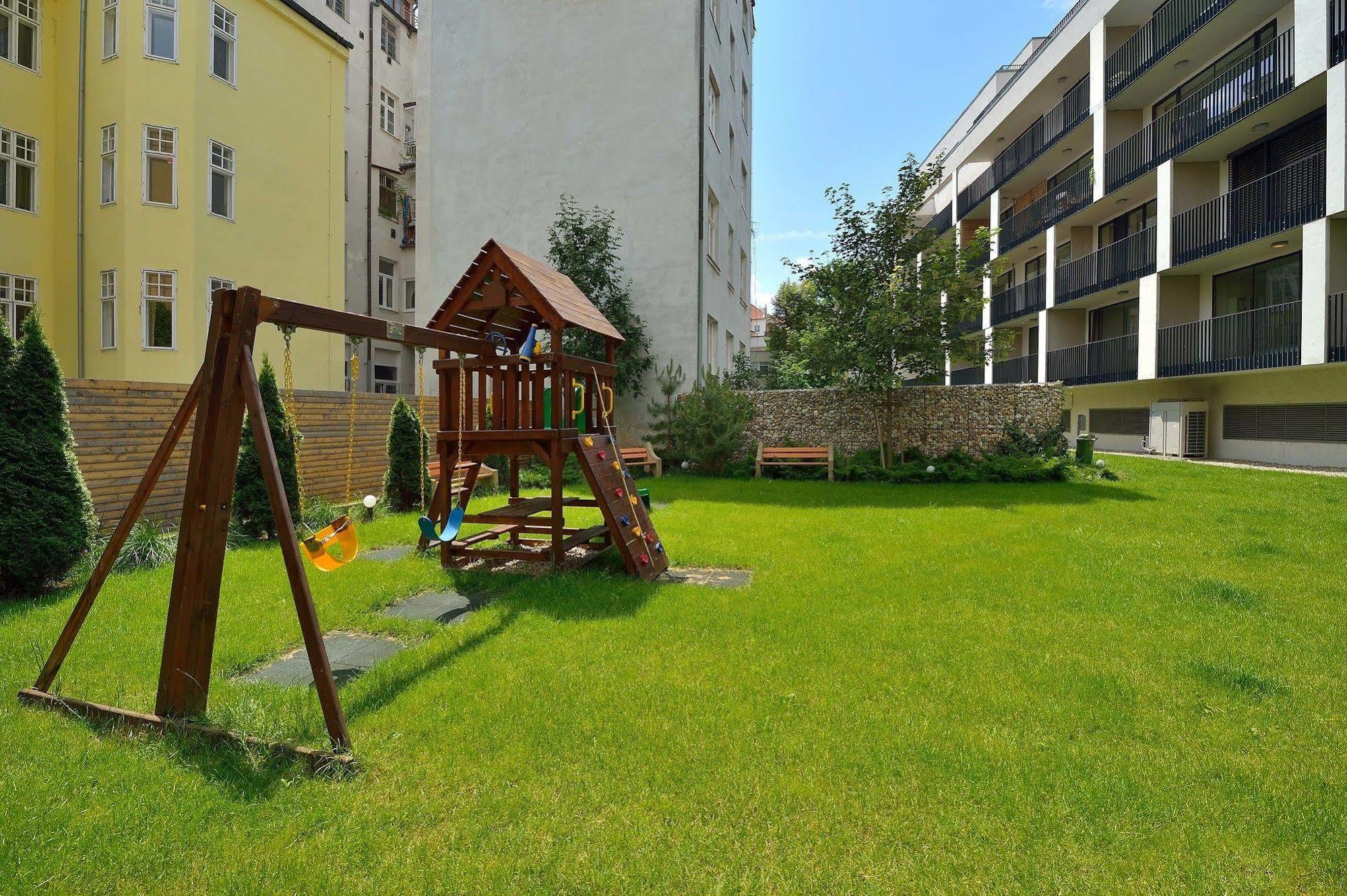 Ambiente Serviced Apartments - Dunajska Bratislava Luaran gambar