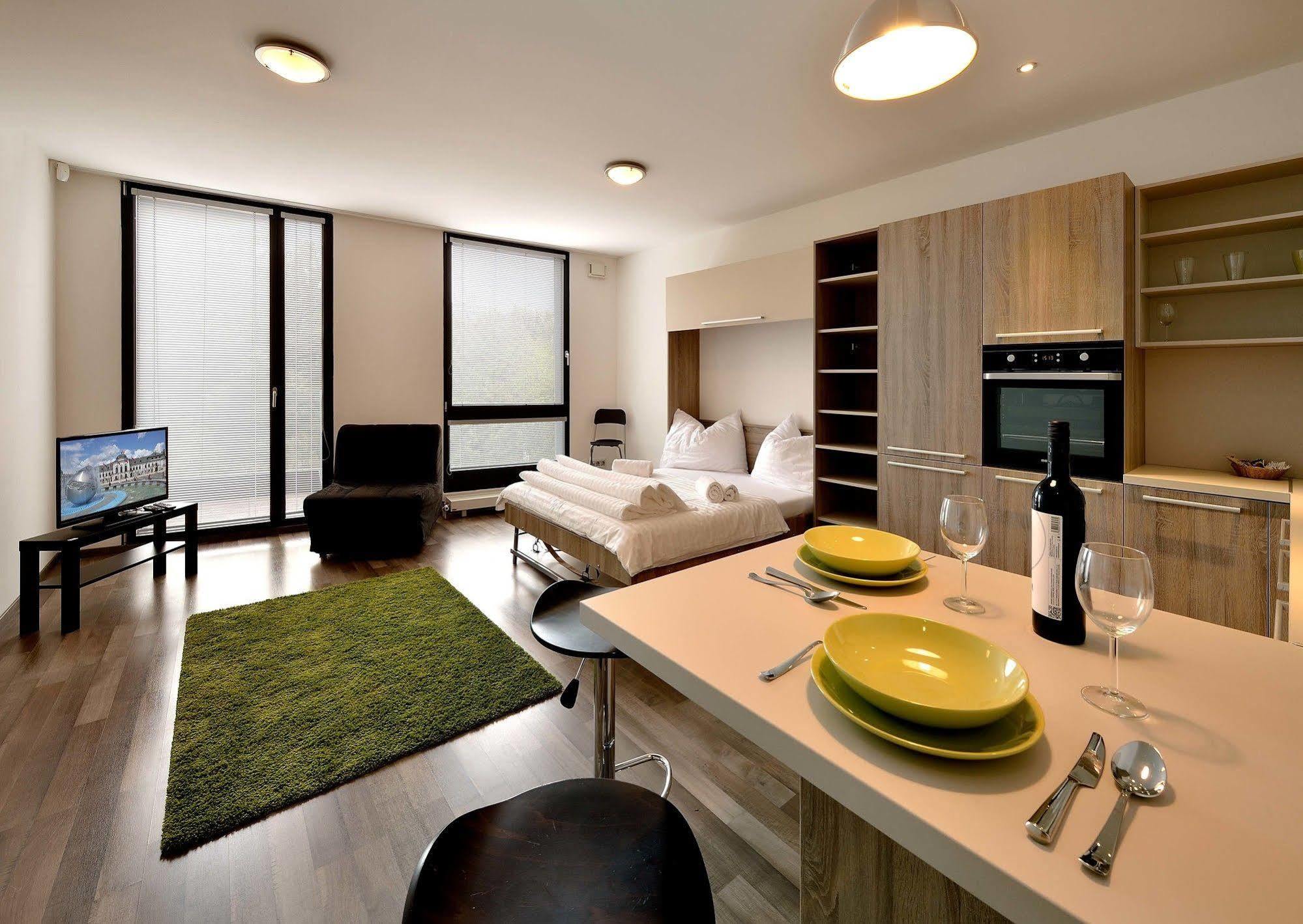 Ambiente Serviced Apartments - Dunajska Bratislava Luaran gambar