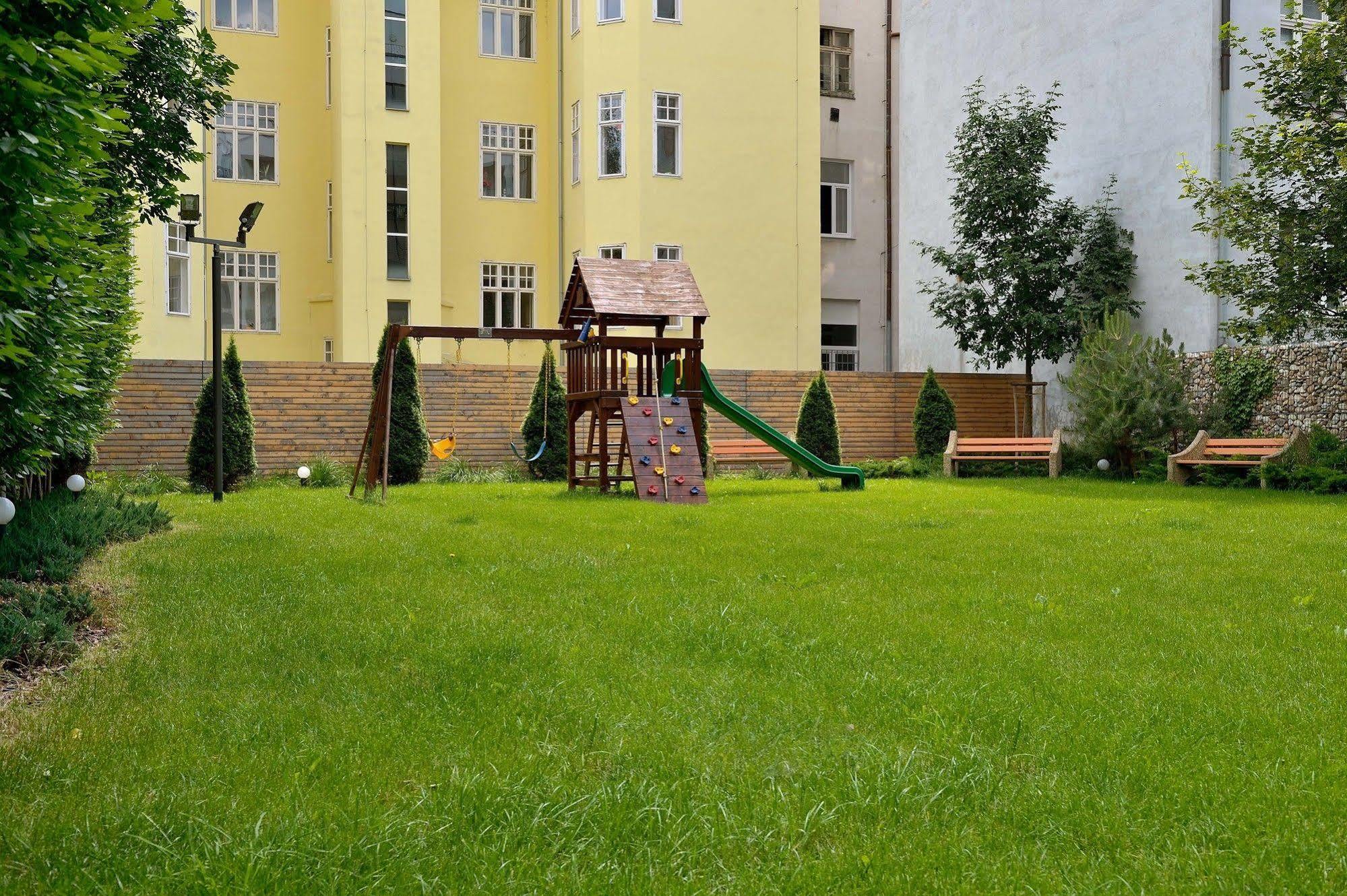 Ambiente Serviced Apartments - Dunajska Bratislava Luaran gambar