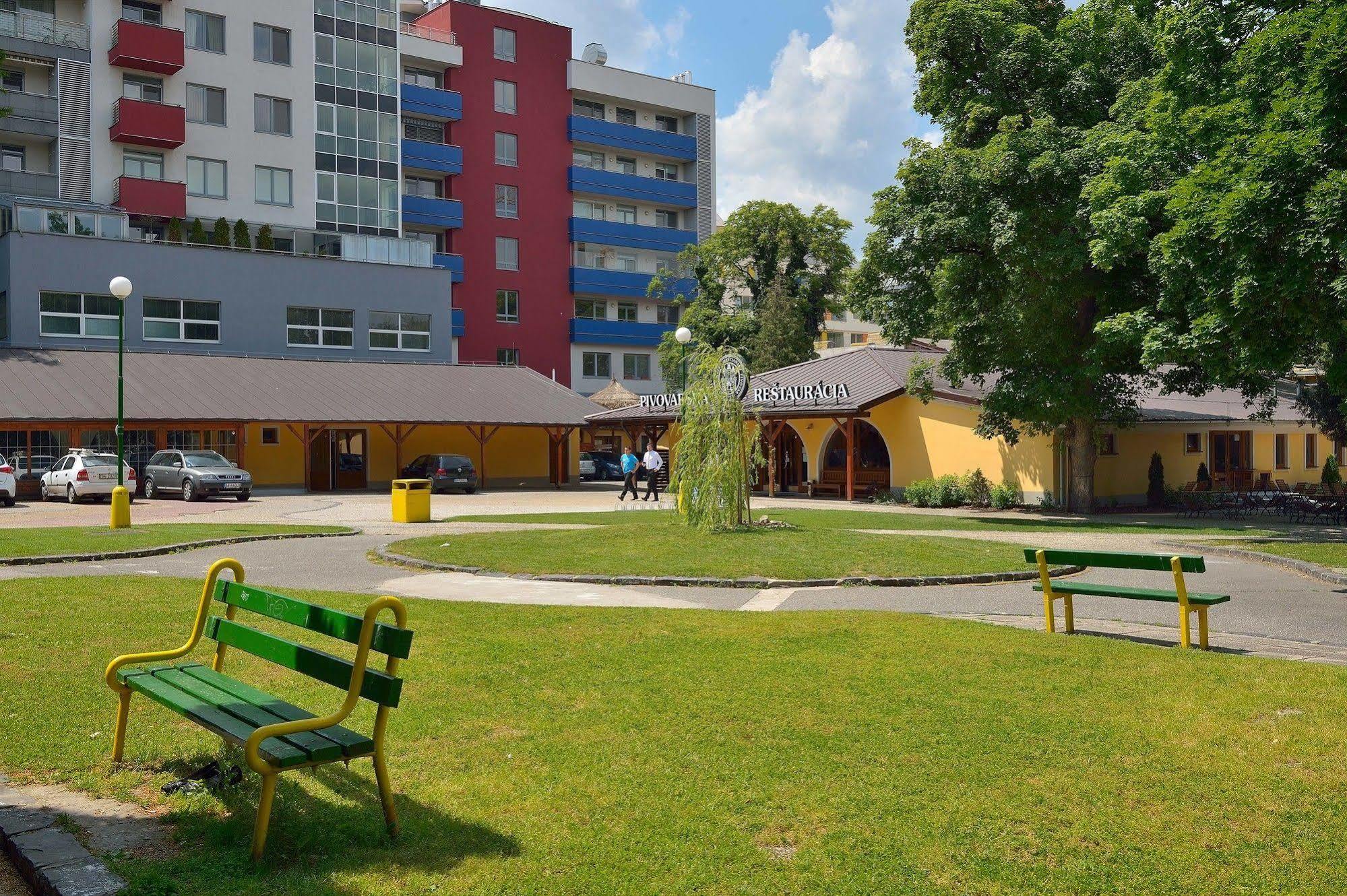 Ambiente Serviced Apartments - Dunajska Bratislava Luaran gambar